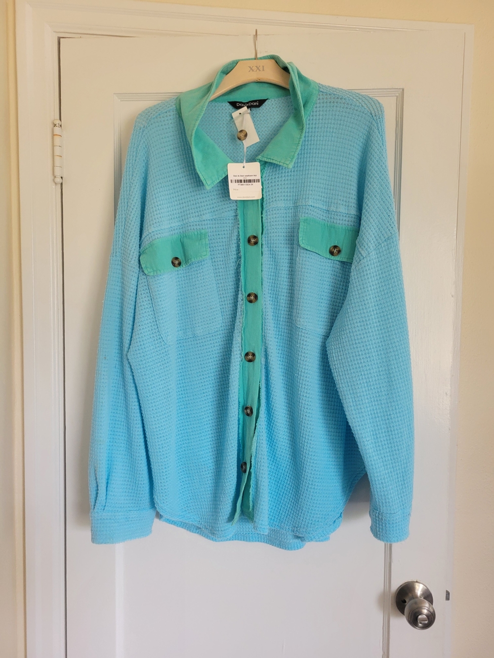 NWT Davi and Dani Light Blue Waffle Knit Button-Up Shirt with Mint Trim